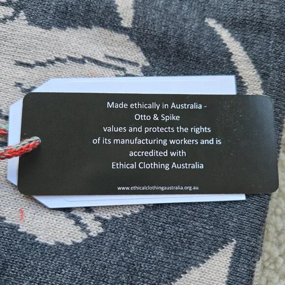 NWT Otto & Spike Merino Scarf Wool Knit Cockatoo Parrot Bird Charcoal GREY - Picture 11 of 12